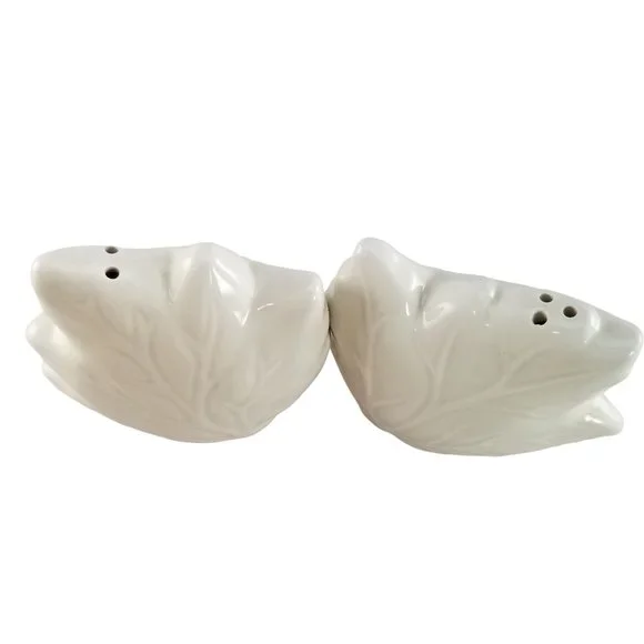 Vintage White Ceramic/ Pottery Maple Leaf Shaped Salt & Pepper Shakers - Picture 3 of 5